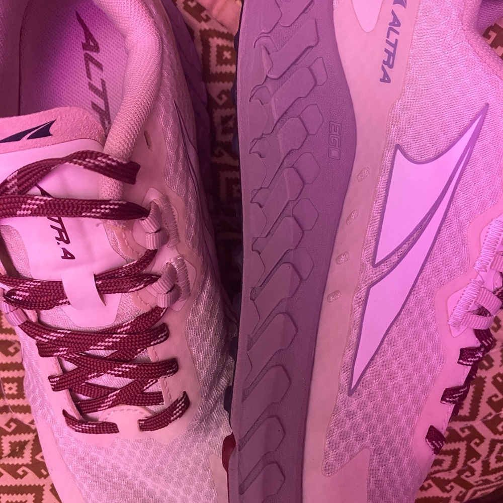 Women’s Altra Running Shoes, Pink with Burgundy Laces size 9.5 or 41. - Picture 7 of 7